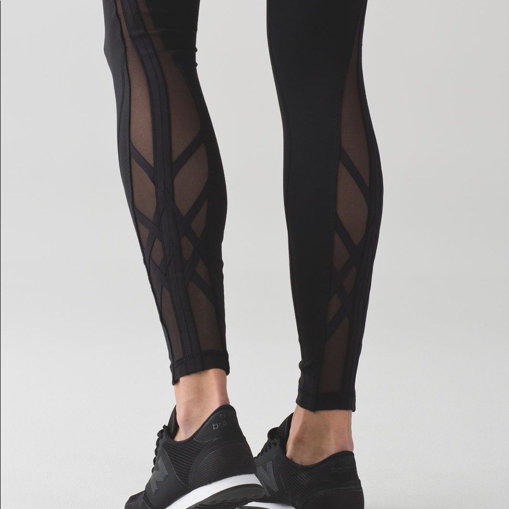 LULULEMON Essential Rhythm Black Mesh Size 2